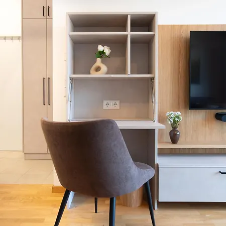 Frant Living - Naehe Zentrum Mit Balkon & Parkplatz Apartament