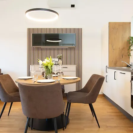Apartament Frant Living - Naehe Zentrum Mit Balkon & Parkplatz