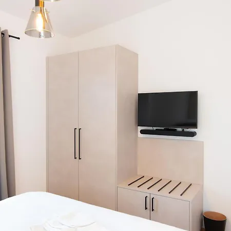 Frant Living - Naehe Zentrum Mit Balkon & Parkplatz *