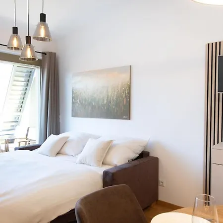 Frant Living - Naehe Zentrum Mit Balkon & Parkplatz Apartament