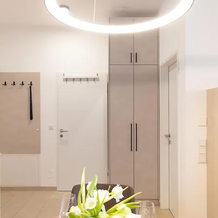 Frant Living - Naehe Zentrum Mit Balkon & Parkplatz Apartament *