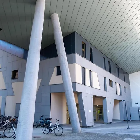 Frant Living - Naehe Zentrum Mit Balkon & Parkplatz *